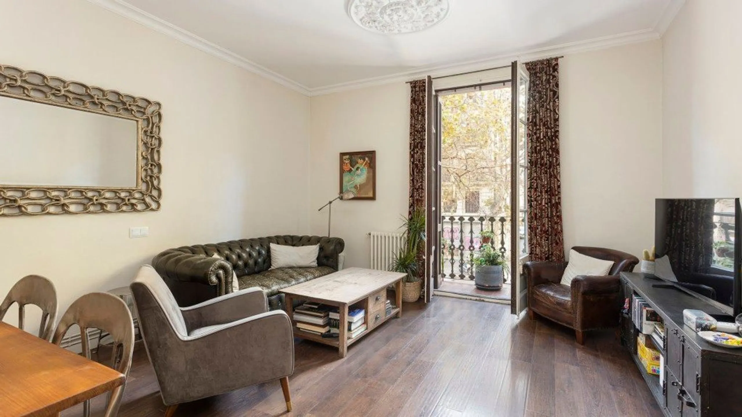 Encantador apartamento con terraza en Sant Antoni, Barcelona