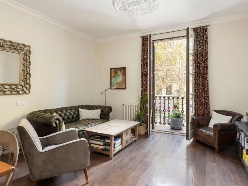 Encantador apartamento con terraza en Sant Antoni, Barcelona