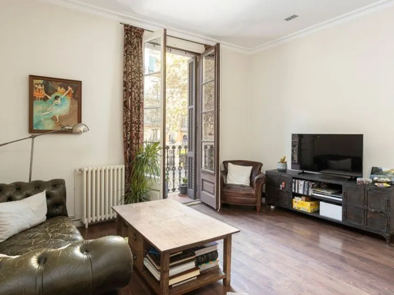 Encantador apartamento con terraza en Sant Antoni, Barcelona