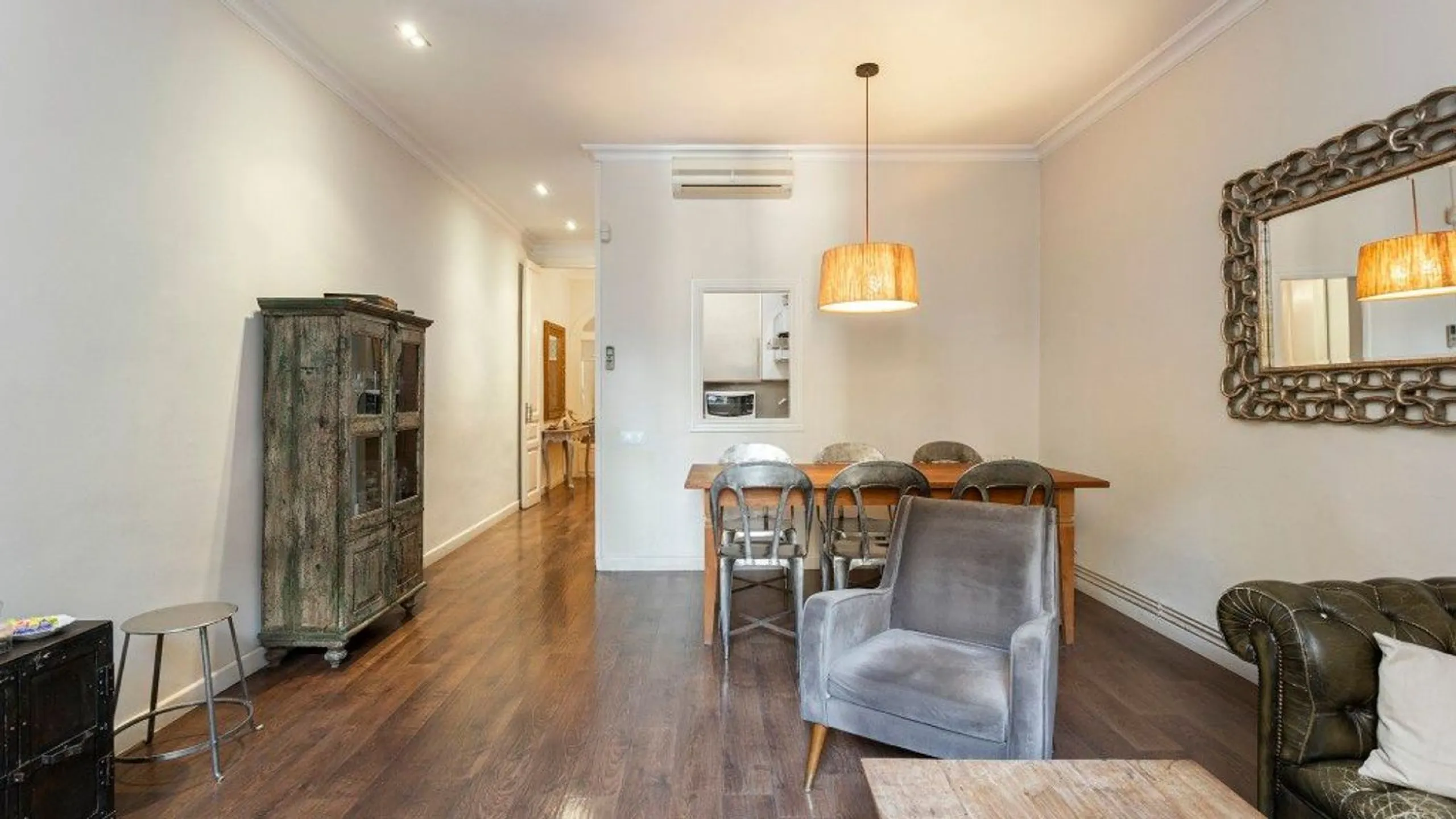 Encantador apartamento con terraza en Sant Antoni, Barcelona