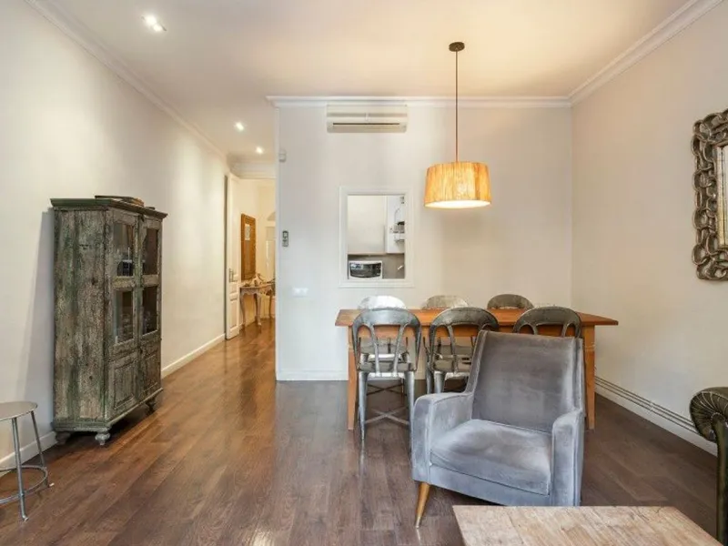 Encantador apartamento con terraza en Sant Antoni, Barcelona