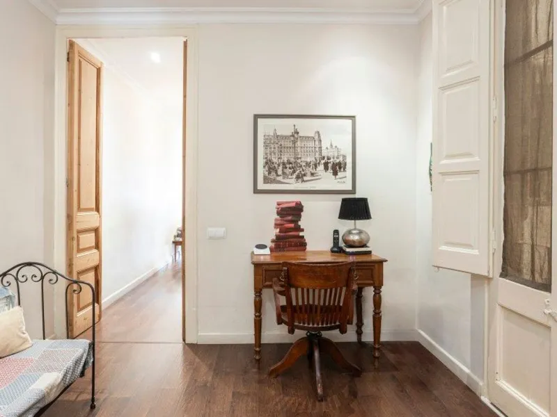 Encantador apartamento con terraza en Sant Antoni, Barcelona