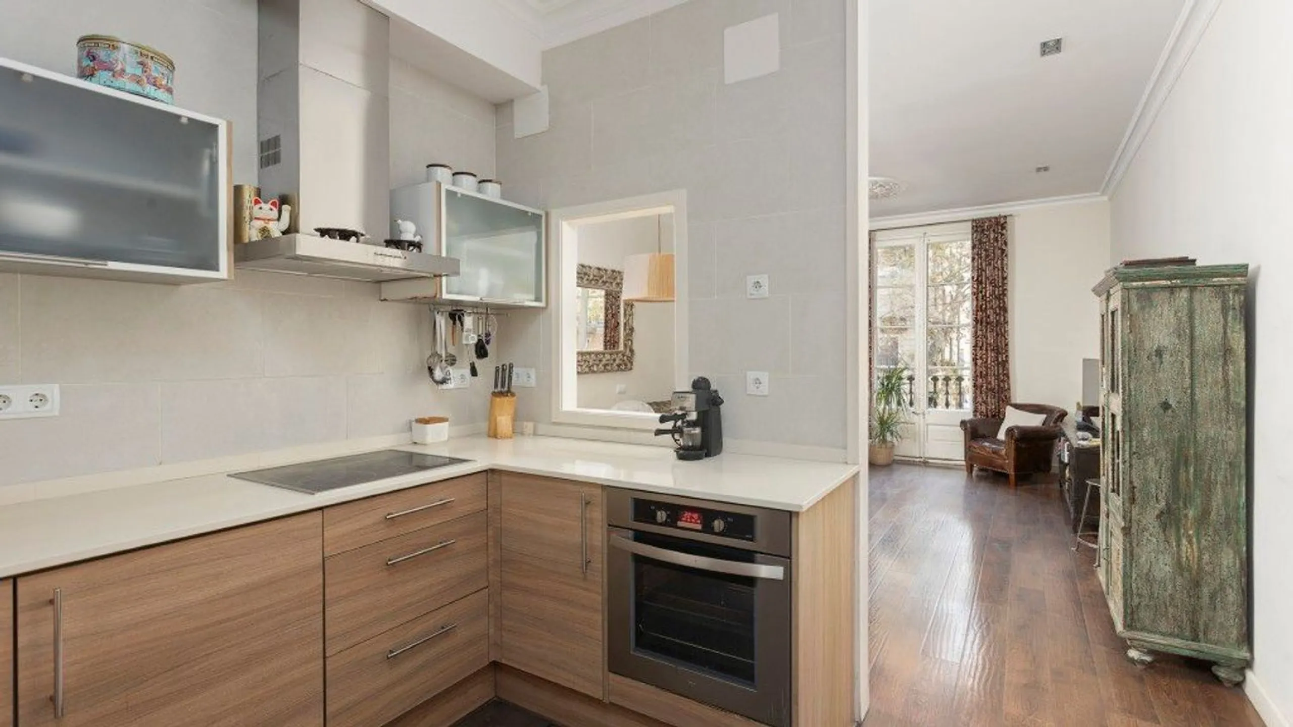 Encantador apartamento con terraza en Sant Antoni, Barcelona