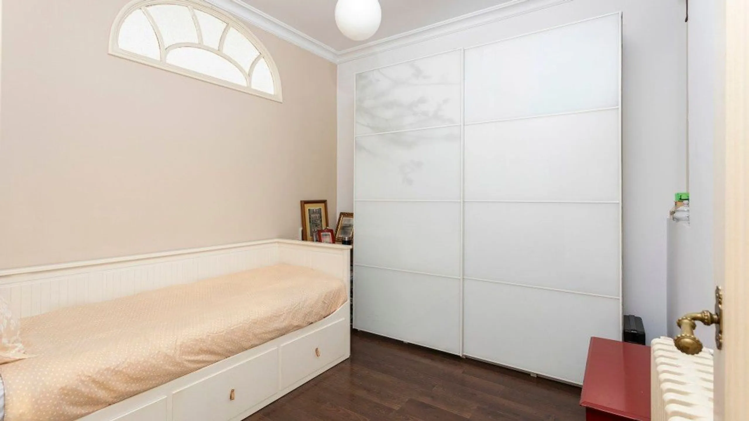 Encantador apartamento con terraza en Sant Antoni, Barcelona