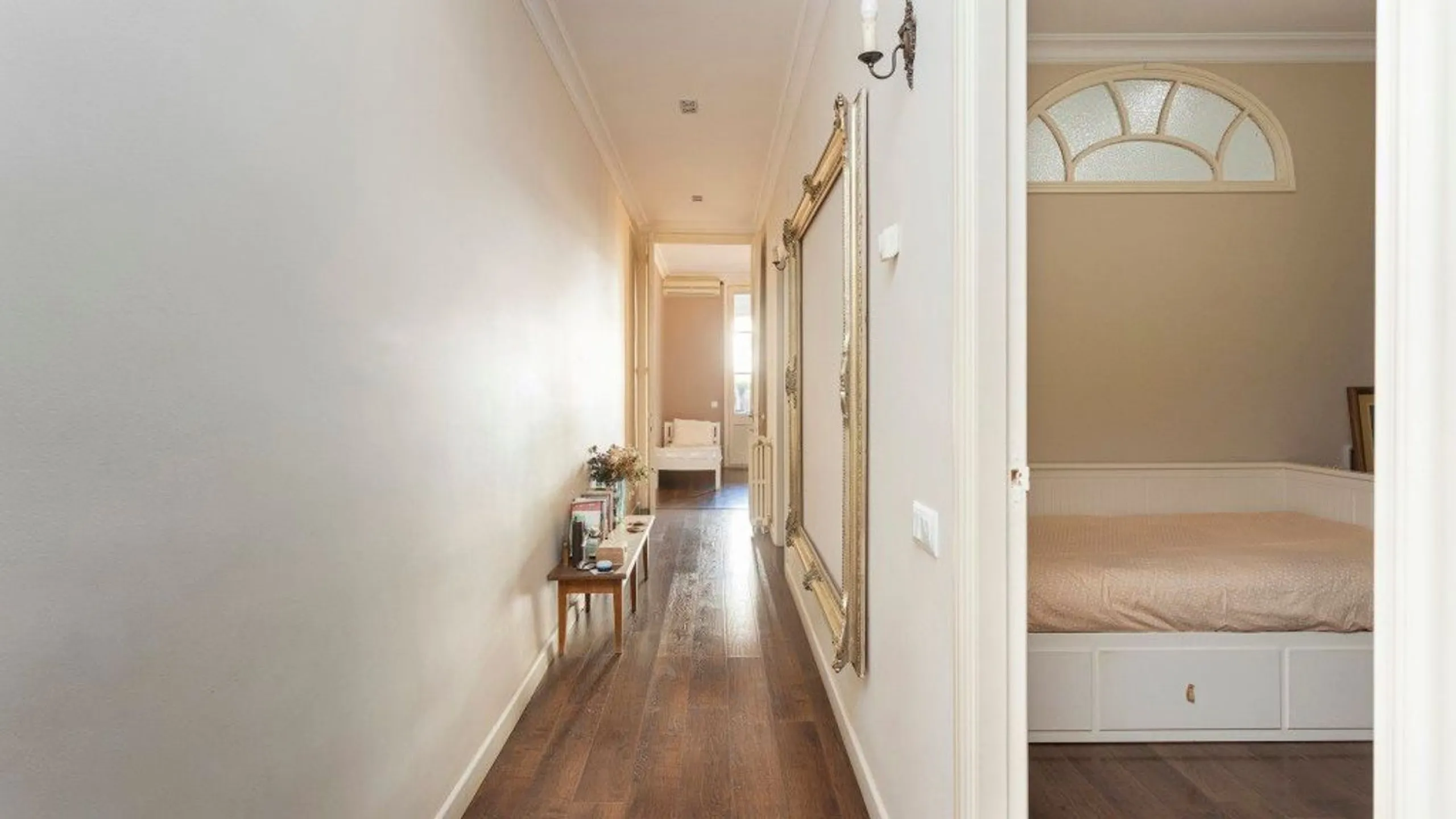 Encantador apartamento con terraza en Sant Antoni, Barcelona