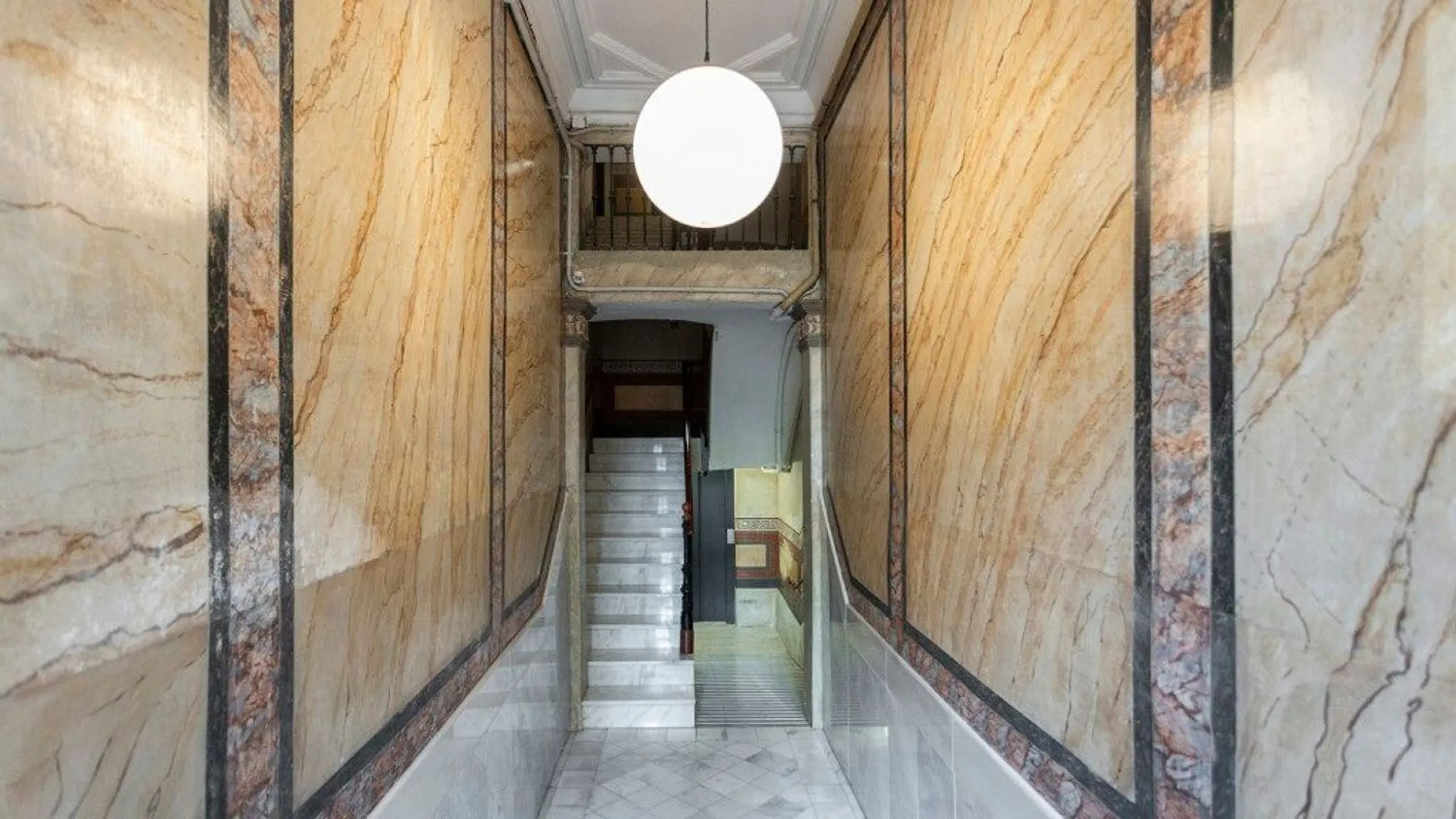 Encantador apartamento con terraza en Sant Antoni, Barcelona