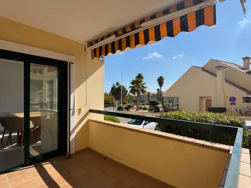 REFORMED APARTMENT IN LOMAS DE CAMPOAMOR WITH COMMUNITY POOL. 2 BED. 2 BATHS. AREA 83 M2.
