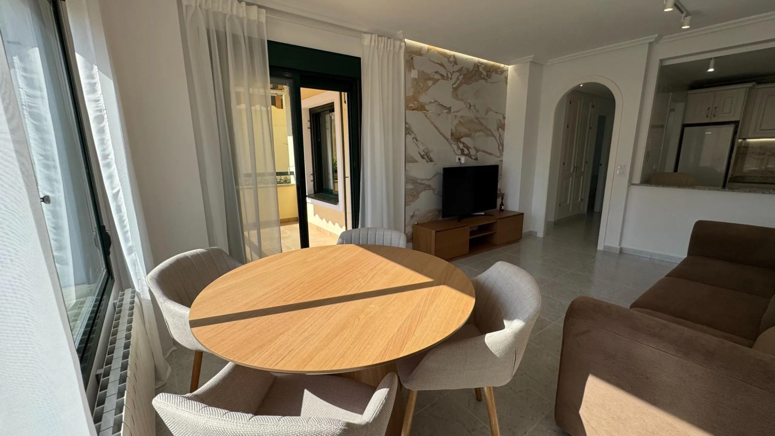 REFORMED APARTMENT IN LOMAS DE CAMPOAMOR WITH COMMUNITY POOL. 2 BED. 2 BATHS. AREA 83 M2.