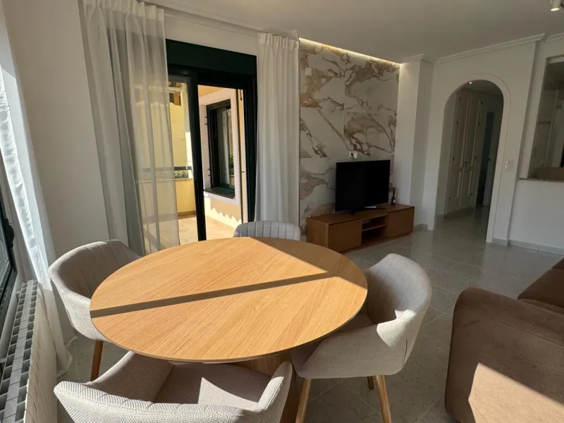 REFORMED APARTMENT IN LOMAS DE CAMPOAMOR WITH COMMUNITY POOL. 2 BED. 2 BATHS. AREA 83 M2.