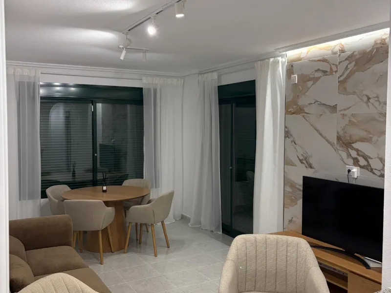 REFORMED APARTMENT IN LOMAS DE CAMPOAMOR WITH COMMUNITY POOL. 2 BED. 2 BATHS. AREA 83 M2.