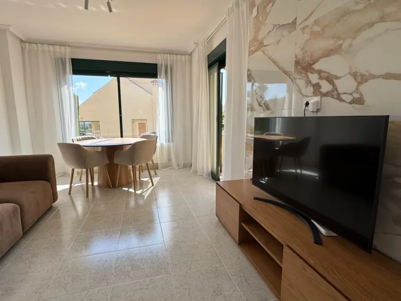 REFORMED APARTMENT IN LOMAS DE CAMPOAMOR WITH COMMUNITY POOL. 2 BED. 2 BATHS. AREA 83 M2.