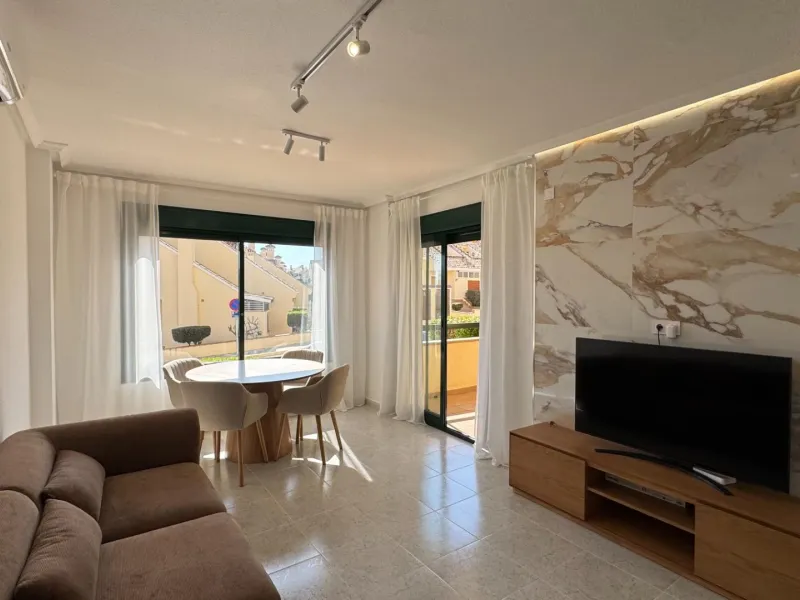 REFORMED APARTMENT IN LOMAS DE CAMPOAMOR WITH COMMUNITY POOL. 2 BED. 2 BATHS. AREA 83 M2.