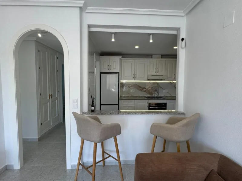 REFORMED APARTMENT IN LOMAS DE CAMPOAMOR WITH COMMUNITY POOL. 2 BED. 2 BATHS. AREA 83 M2.