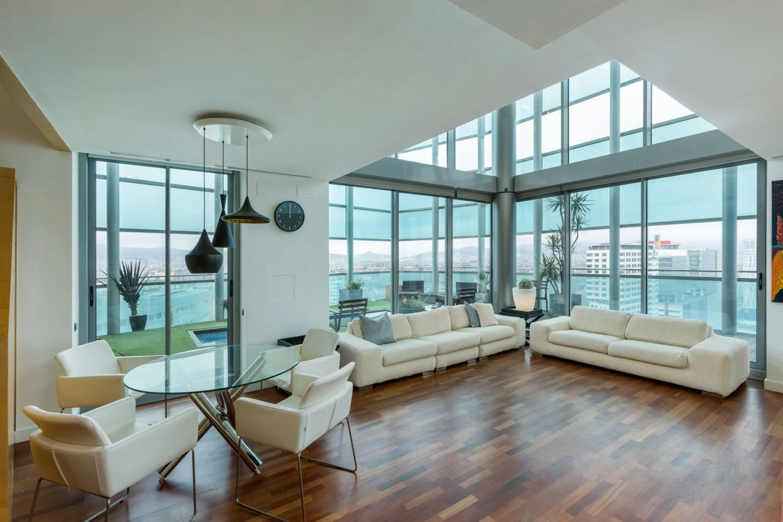 Ático en altura con terraza panorámica en Diagonal Mar, Barcelona