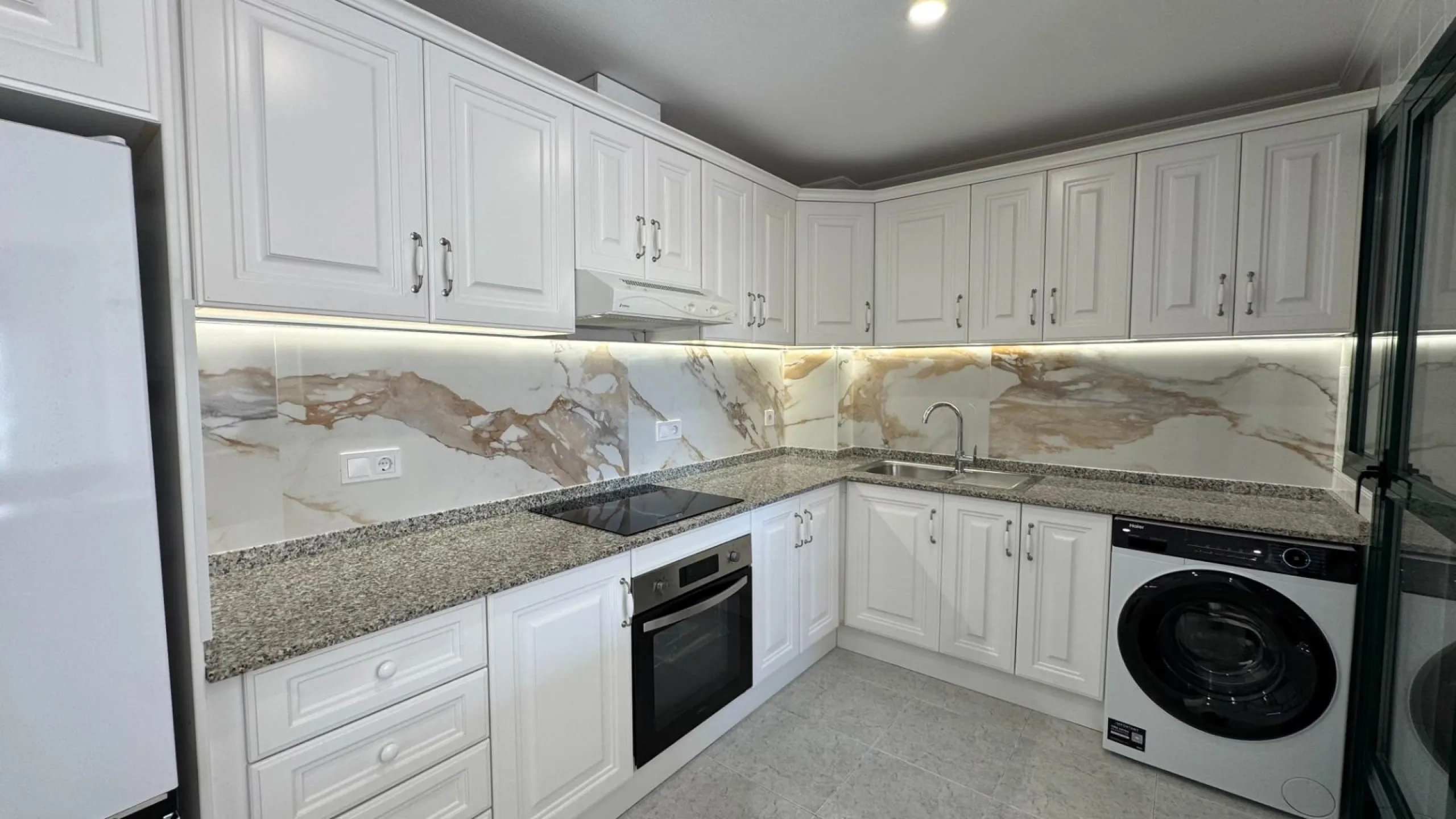 REFORMED APARTMENT IN LOMAS DE CAMPOAMOR WITH COMMUNITY POOL. 2 BED. 2 BATHS. AREA 83 M2.