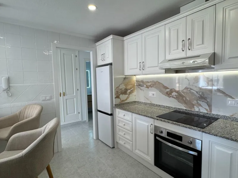REFORMED APARTMENT IN LOMAS DE CAMPOAMOR WITH COMMUNITY POOL. 2 BED. 2 BATHS. AREA 83 M2.