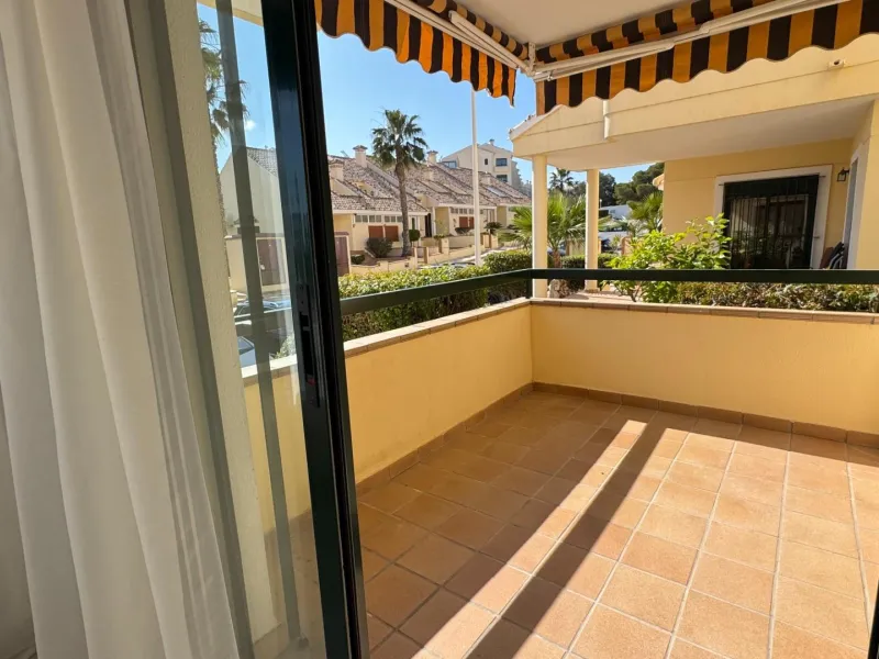 REFORMED APARTMENT IN LOMAS DE CAMPOAMOR WITH COMMUNITY POOL. 2 BED. 2 BATHS. AREA 83 M2.