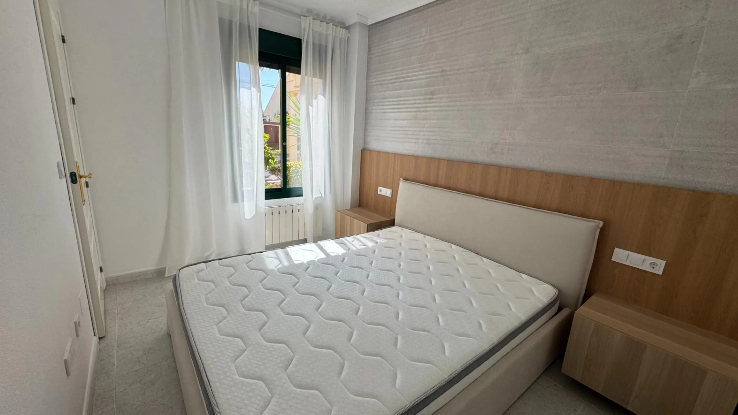 REFORMED APARTMENT IN LOMAS DE CAMPOAMOR WITH COMMUNITY POOL. 2 BED. 2 BATHS. AREA 83 M2.