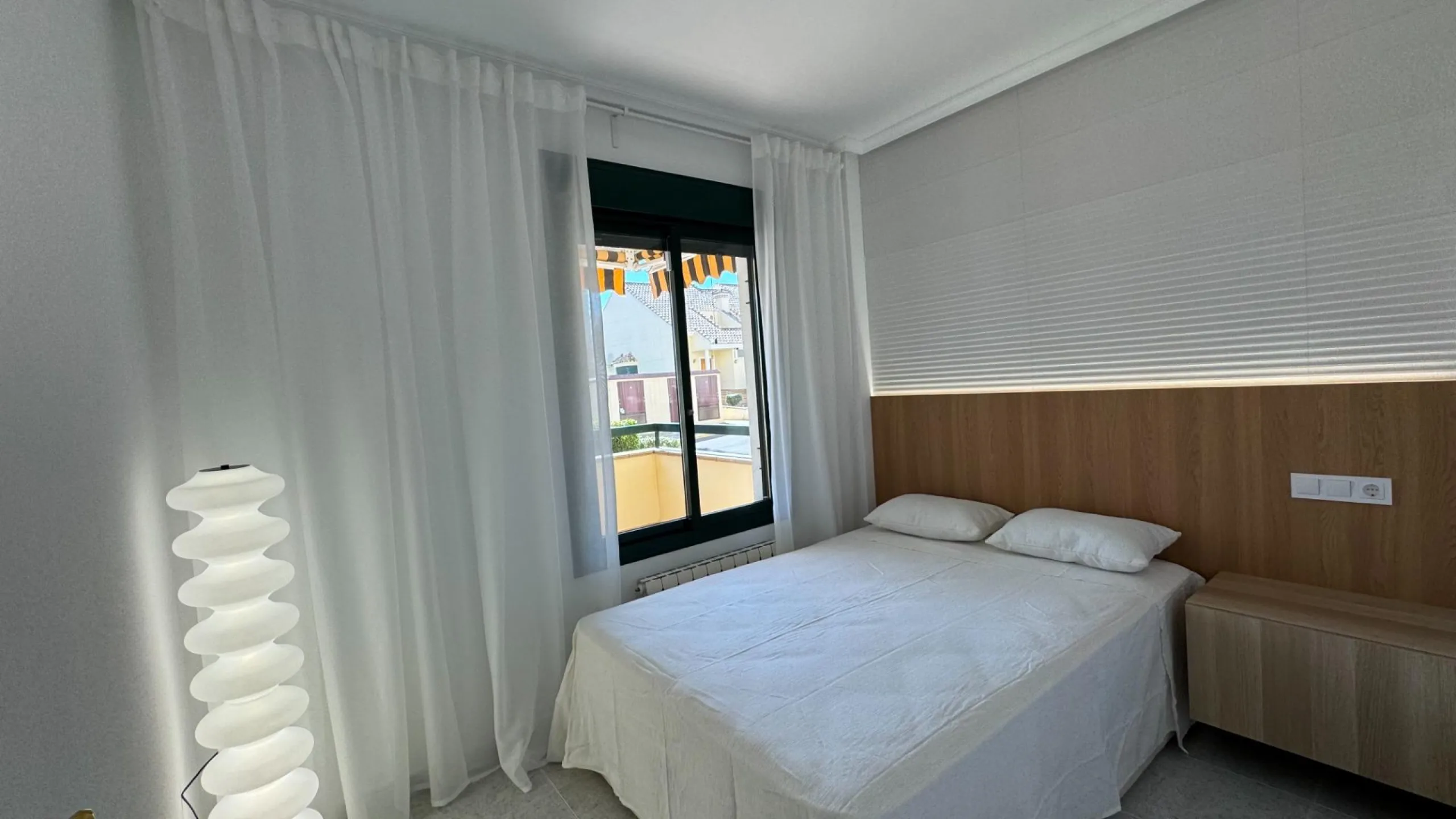 REFORMED APARTMENT IN LOMAS DE CAMPOAMOR WITH COMMUNITY POOL. 2 BED. 2 BATHS. AREA 83 M2.