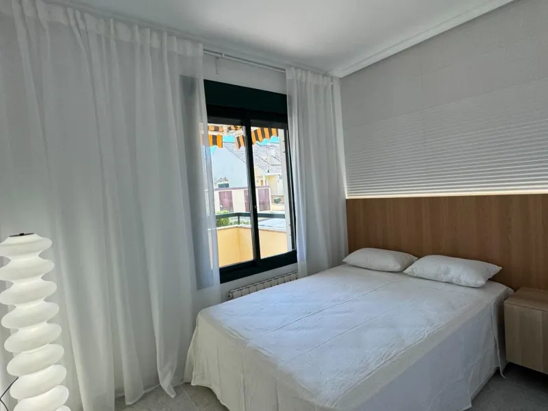 REFORMED APARTMENT IN LOMAS DE CAMPOAMOR WITH COMMUNITY POOL. 2 BED. 2 BATHS. AREA 83 M2.