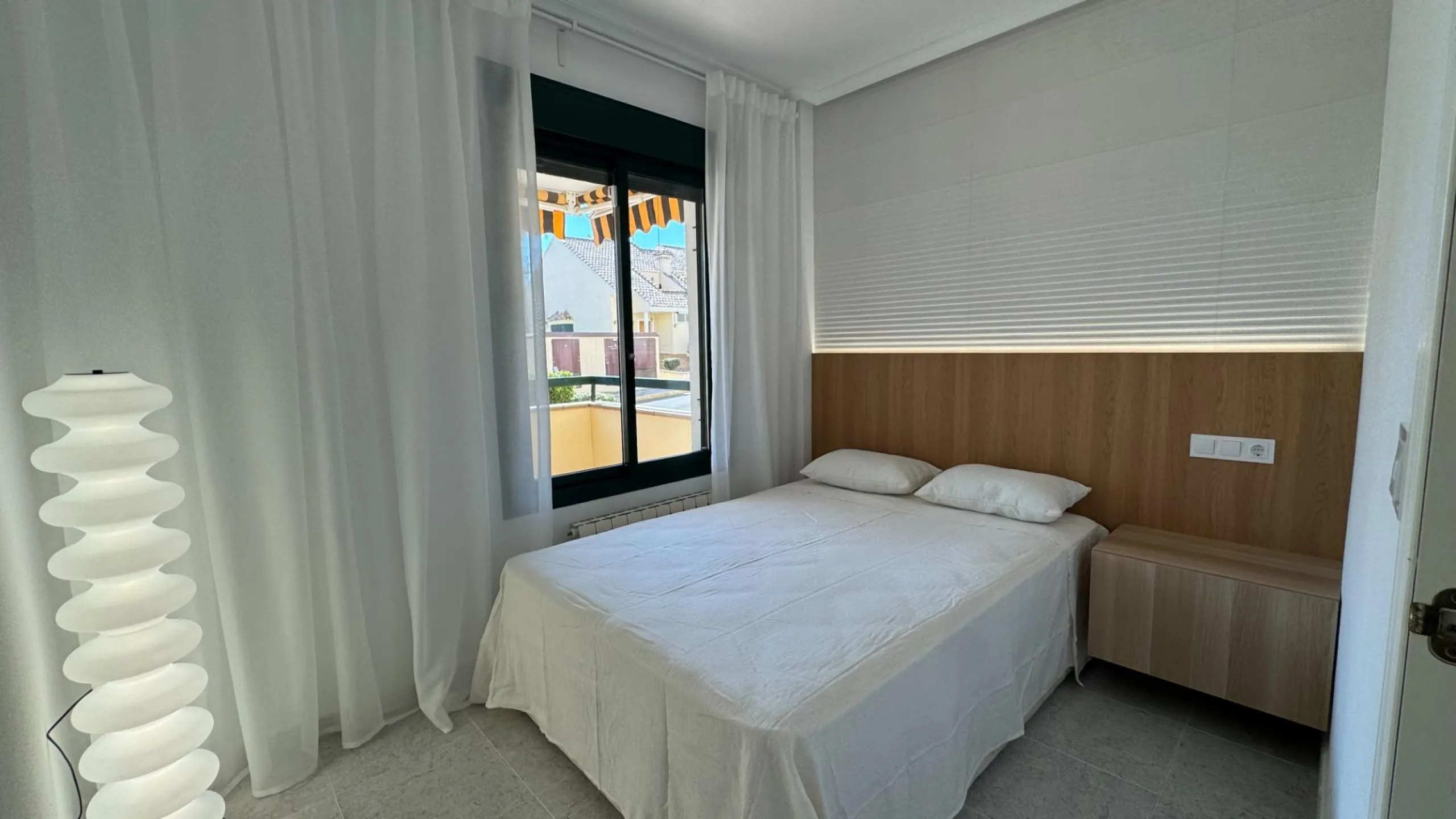 REFORMED APARTMENT IN LOMAS DE CAMPOAMOR WITH COMMUNITY POOL. 2 BED. 2 BATHS. AREA 83 M2.