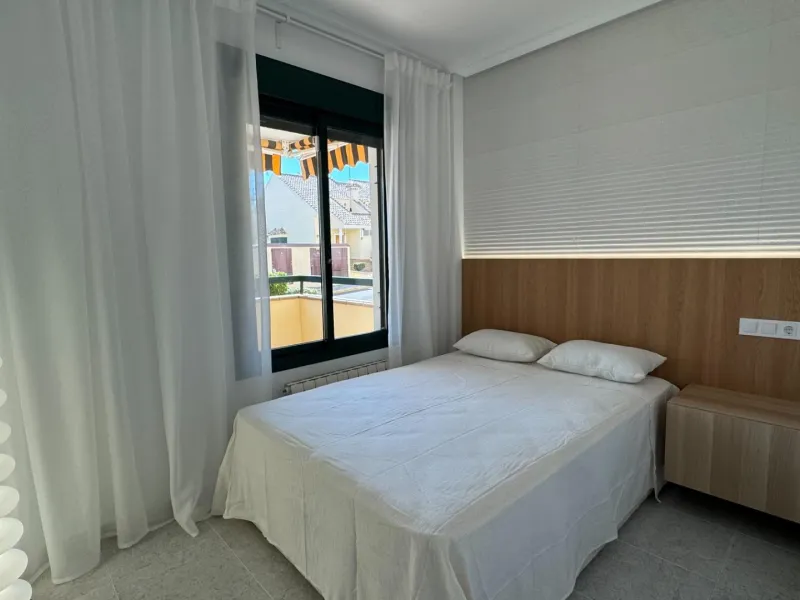 REFORMED APARTMENT IN LOMAS DE CAMPOAMOR WITH COMMUNITY POOL. 2 BED. 2 BATHS. AREA 83 M2.