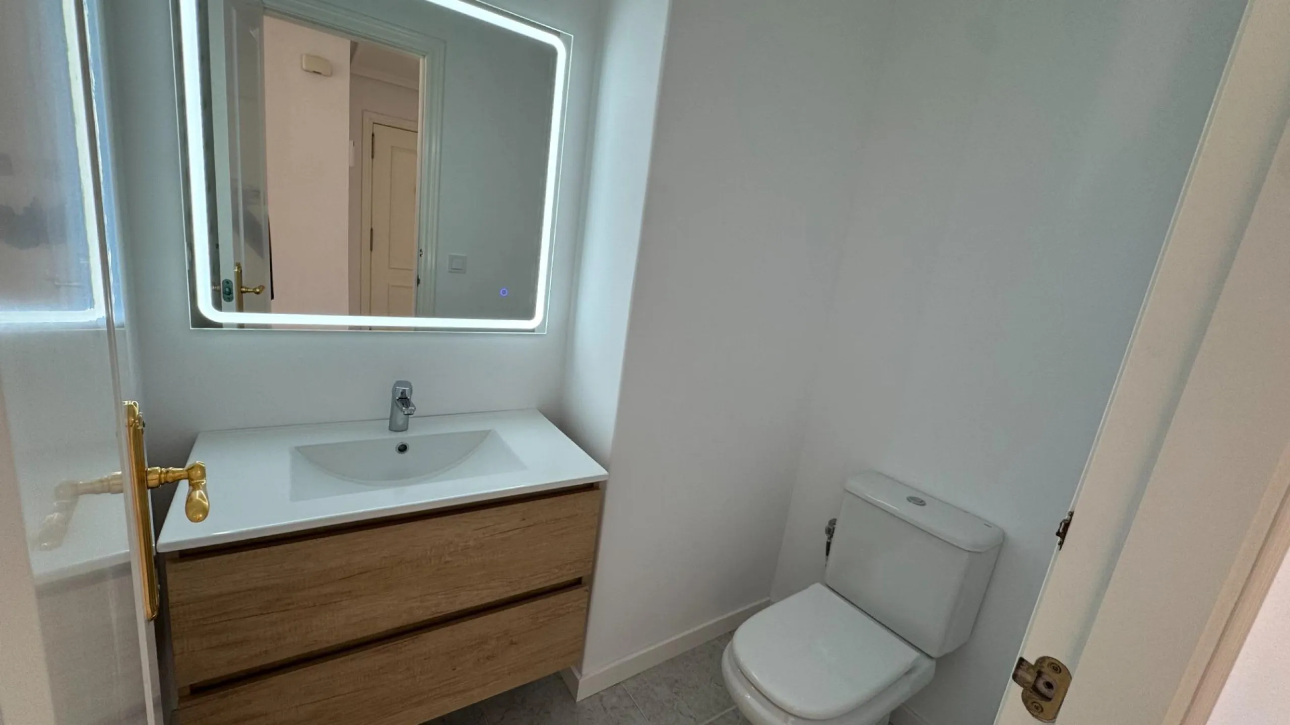 REFORMED APARTMENT IN LOMAS DE CAMPOAMOR WITH COMMUNITY POOL. 2 BED. 2 BATHS. AREA 83 M2.