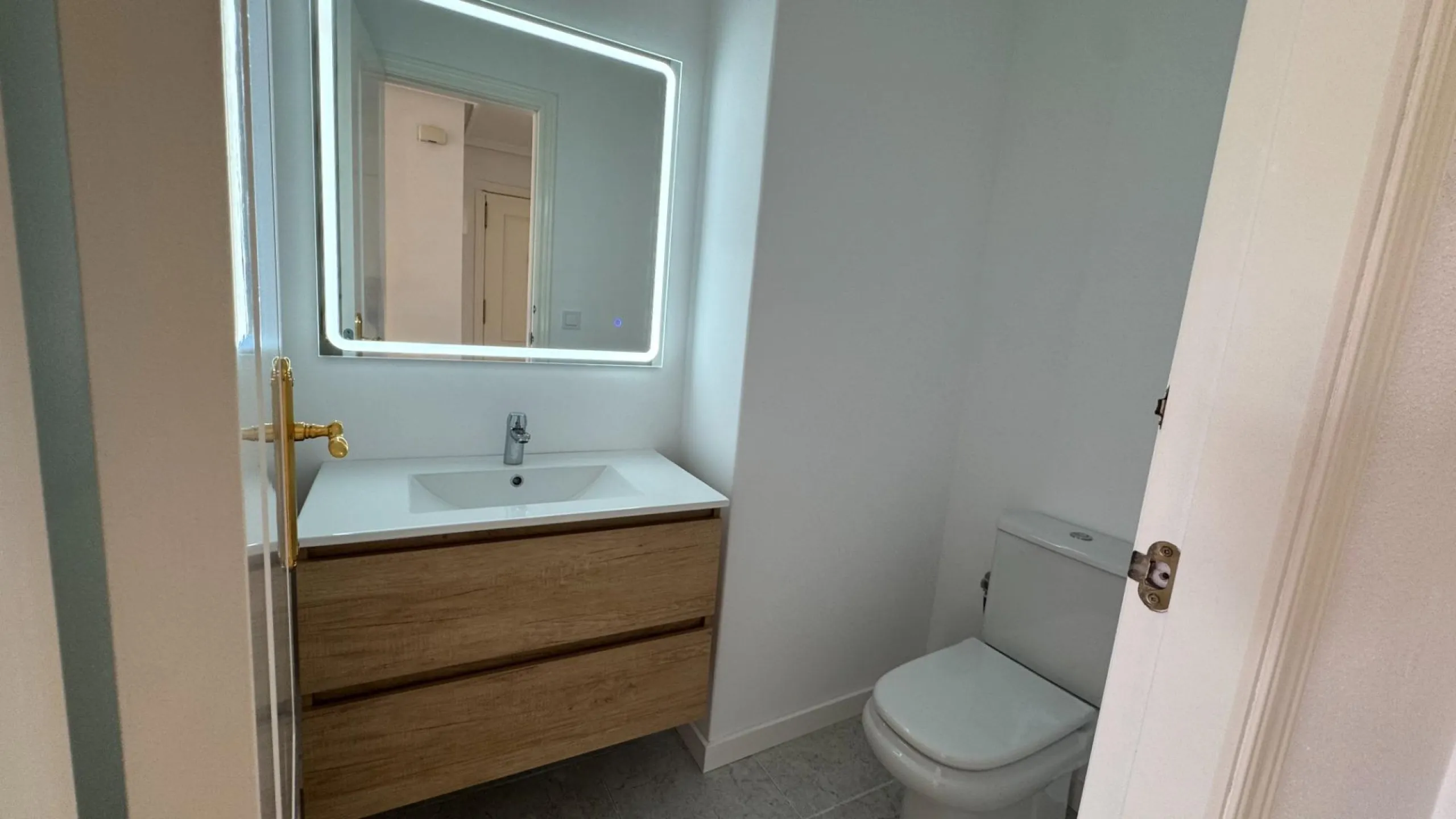 REFORMED APARTMENT IN LOMAS DE CAMPOAMOR WITH COMMUNITY POOL. 2 BED. 2 BATHS. AREA 83 M2.