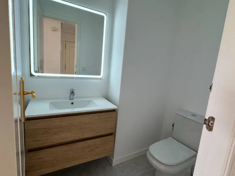 REFORMED APARTMENT IN LOMAS DE CAMPOAMOR WITH COMMUNITY POOL. 2 BED. 2 BATHS. AREA 83 M2.