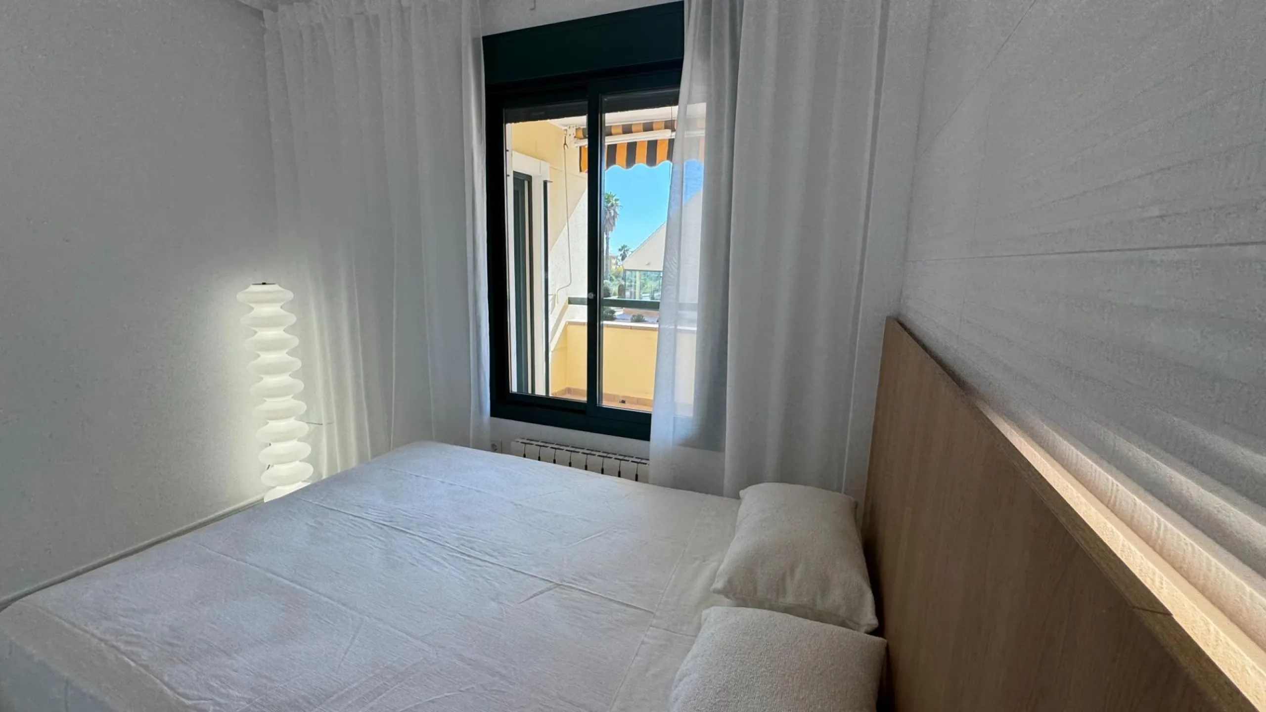 REFORMED APARTMENT IN LOMAS DE CAMPOAMOR WITH COMMUNITY POOL. 2 BED. 2 BATHS. AREA 83 M2.