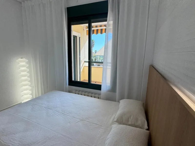 REFORMED APARTMENT IN LOMAS DE CAMPOAMOR WITH COMMUNITY POOL. 2 BED. 2 BATHS. AREA 83 M2.