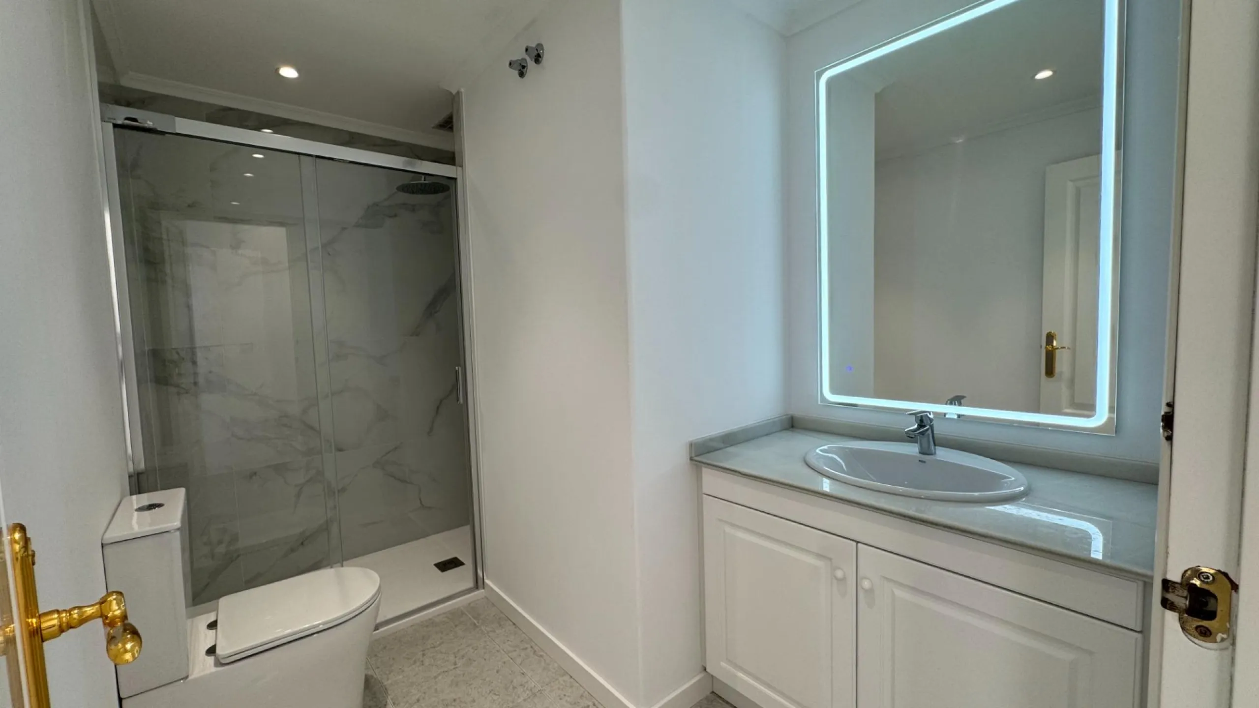 REFORMED APARTMENT IN LOMAS DE CAMPOAMOR WITH COMMUNITY POOL. 2 BED. 2 BATHS. AREA 83 M2.