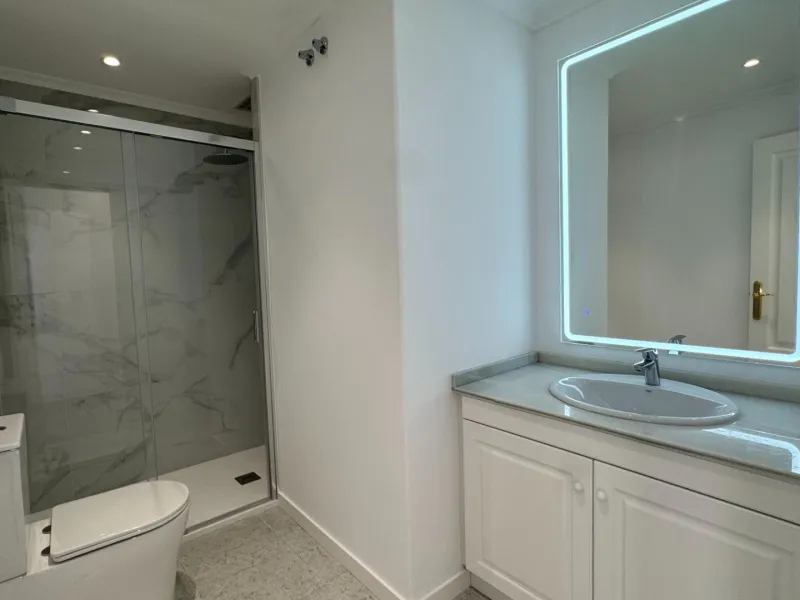 REFORMED APARTMENT IN LOMAS DE CAMPOAMOR WITH COMMUNITY POOL. 2 BED. 2 BATHS. AREA 83 M2.