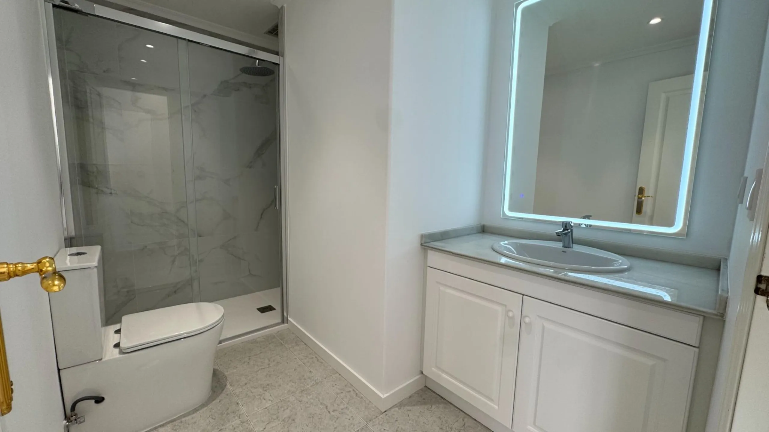 REFORMED APARTMENT IN LOMAS DE CAMPOAMOR WITH COMMUNITY POOL. 2 BED. 2 BATHS. AREA 83 M2.