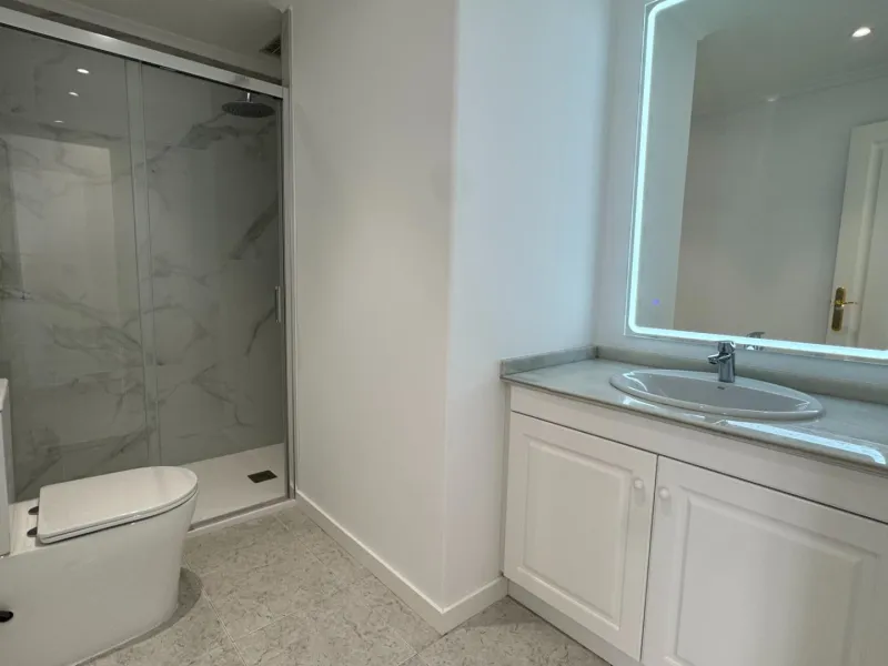 REFORMED APARTMENT IN LOMAS DE CAMPOAMOR WITH COMMUNITY POOL. 2 BED. 2 BATHS. AREA 83 M2.