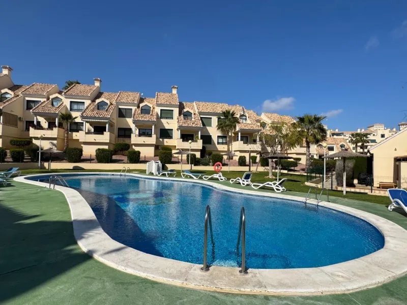 REFORMED APARTMENT IN LOMAS DE CAMPOAMOR WITH COMMUNITY POOL. 2 BED. 2 BATHS. AREA 83 M2.