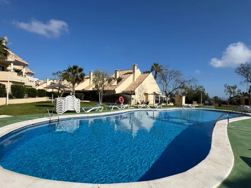 REFORMED APARTMENT IN LOMAS DE CAMPOAMOR WITH COMMUNITY POOL. 2 BED. 2 BATHS. AREA 83 M2.