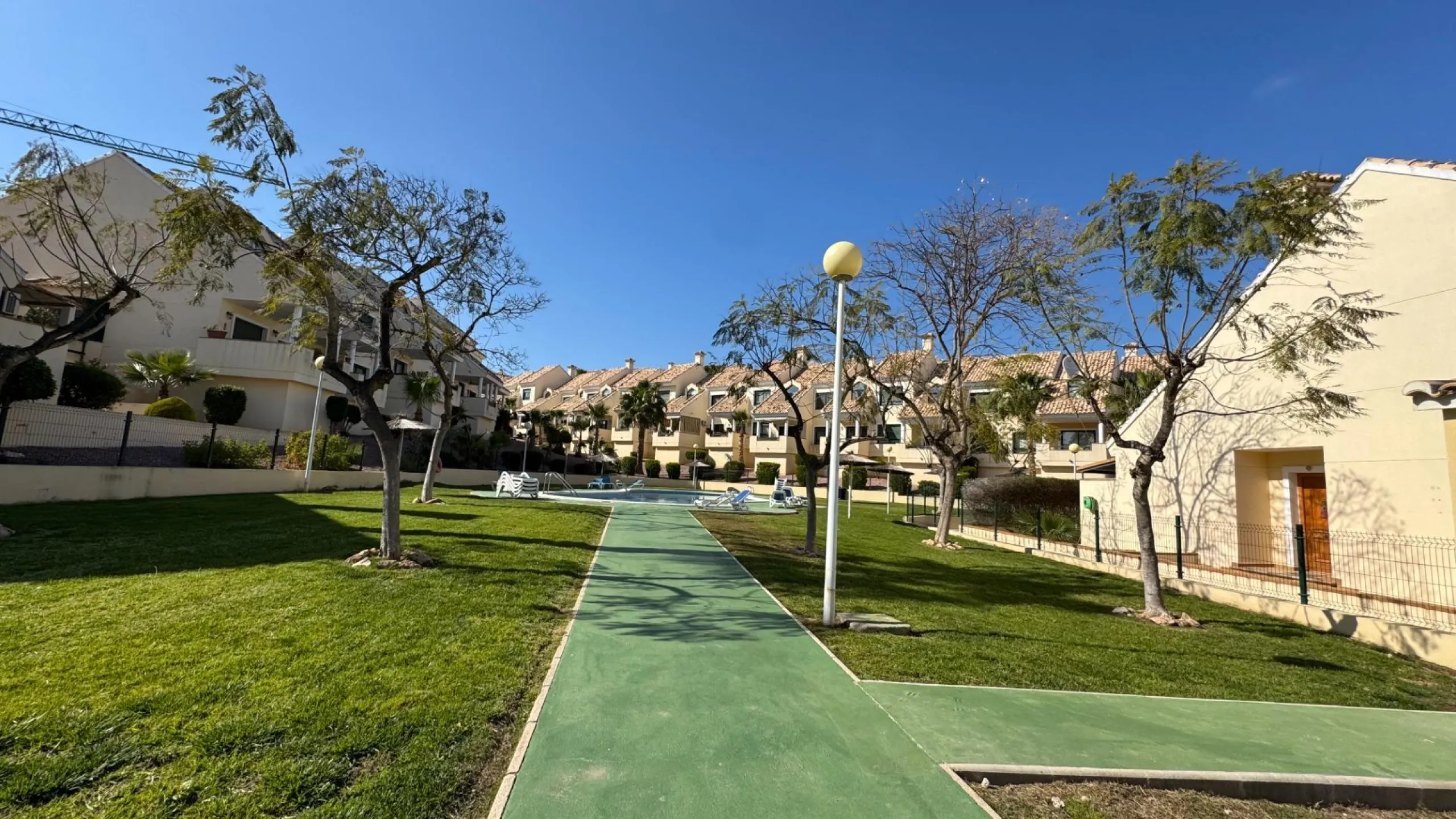 REFORMED APARTMENT IN LOMAS DE CAMPOAMOR WITH COMMUNITY POOL. 2 BED. 2 BATHS. AREA 83 M2.