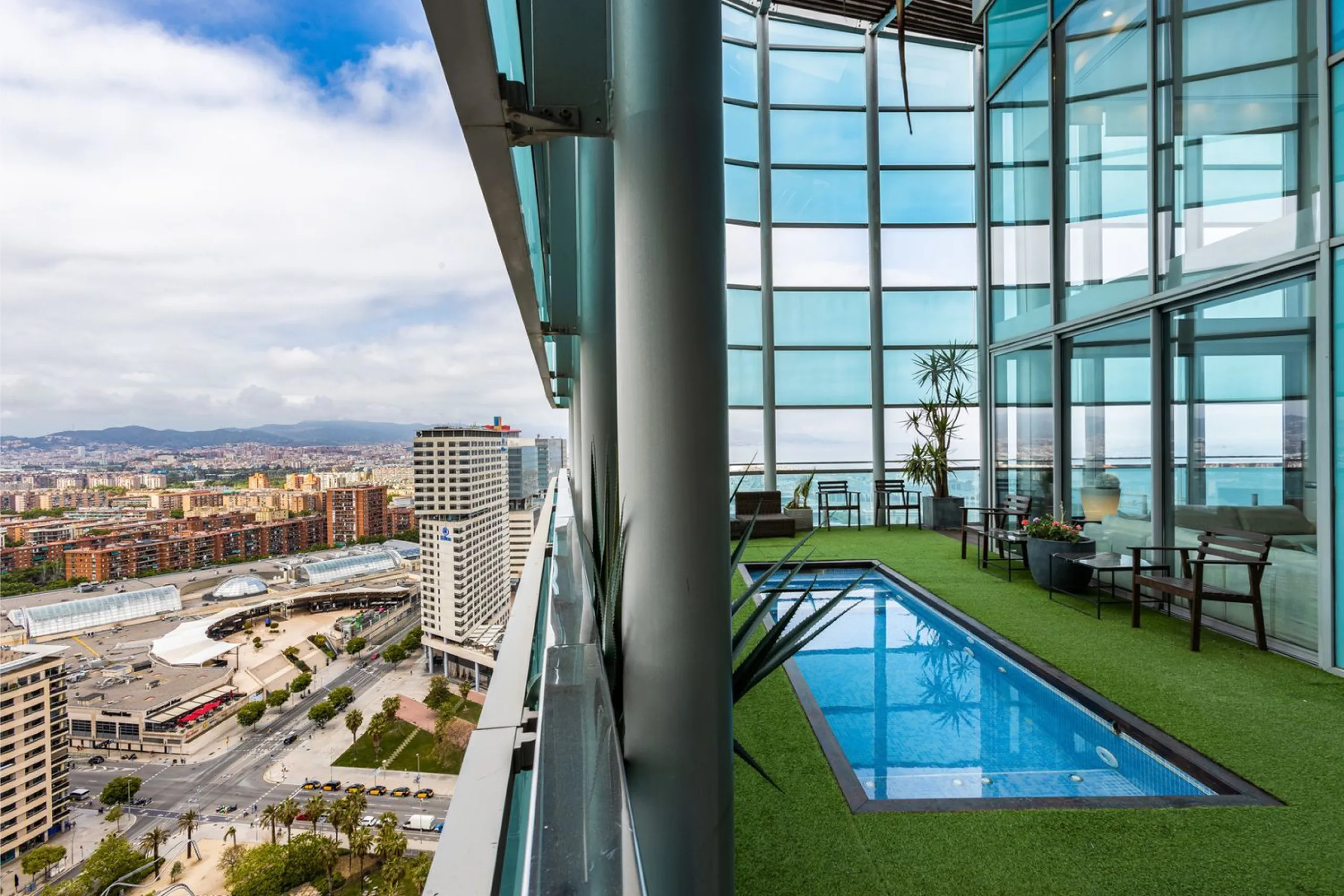 Ático en altura con terraza panorámica en Diagonal Mar, Barcelona