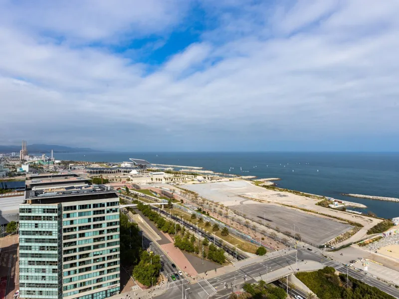 Ático en altura con terraza panorámica en Diagonal Mar, Barcelona