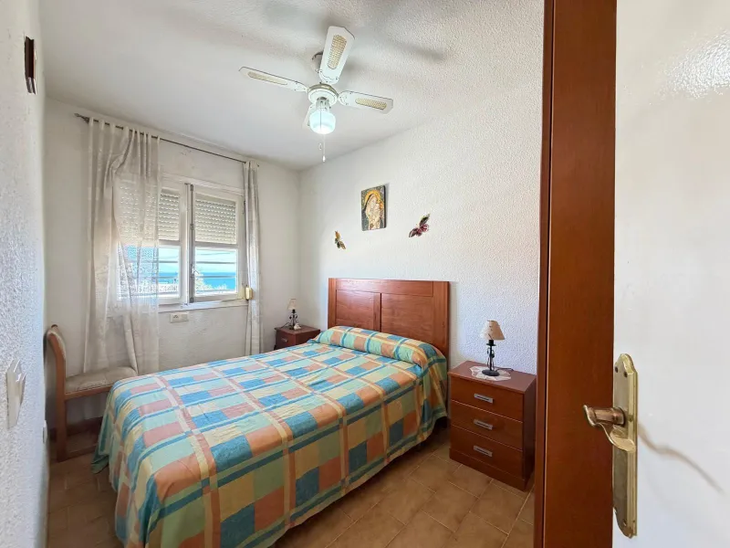 ADOSADO CON VISTAS PANORAMICAS AL MAR Y MONTAÑA CON GARAJE EN GRAN ALACANT (SANTA POLA) 3 DORM. 2 BAÑOS. SUPERFICIE 78 M2.