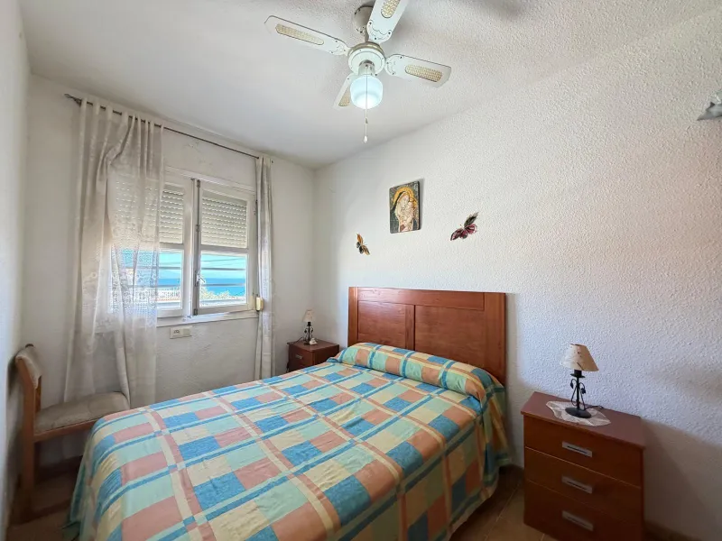 ADOSADO CON VISTAS PANORAMICAS AL MAR Y MONTAÑA CON GARAJE EN GRAN ALACANT (SANTA POLA) 3 DORM. 2 BAÑOS. SUPERFICIE 78 M2.