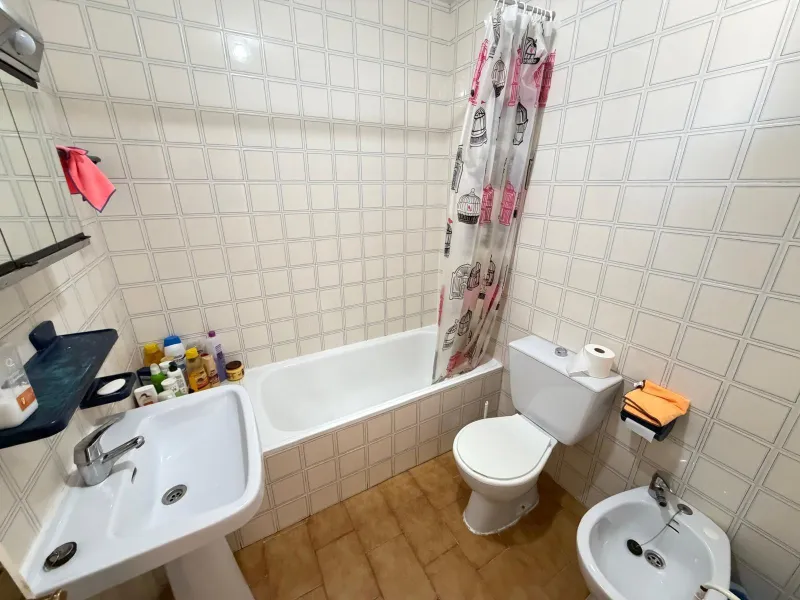 ADOSADO CON VISTAS PANORAMICAS AL MAR Y MONTAÑA CON GARAJE EN GRAN ALACANT (SANTA POLA) 3 DORM. 2 BAÑOS. SUPERFICIE 78 M2.