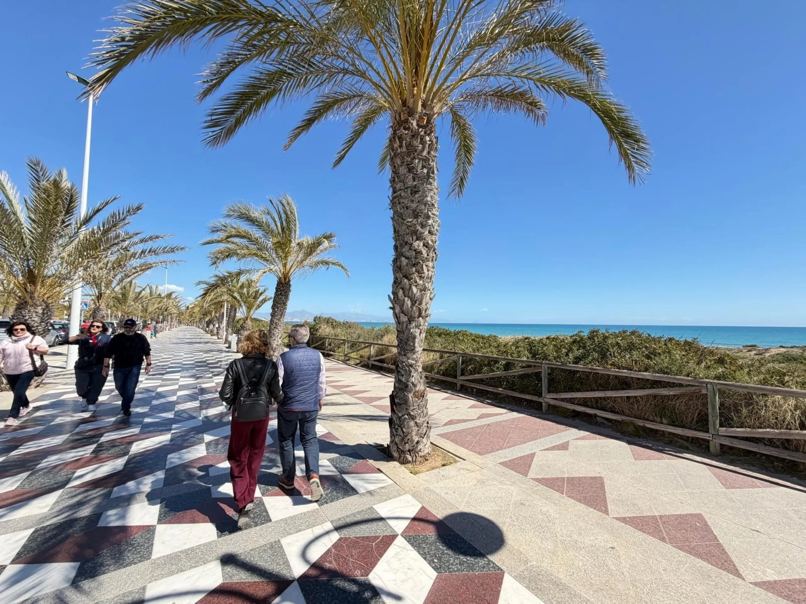 ADOSADO CON VISTAS PANORAMICAS AL MAR Y MONTAÑA CON GARAJE EN GRAN ALACANT (SANTA POLA) 3 DORM. 2 BAÑOS. SUPERFICIE 78 M2.