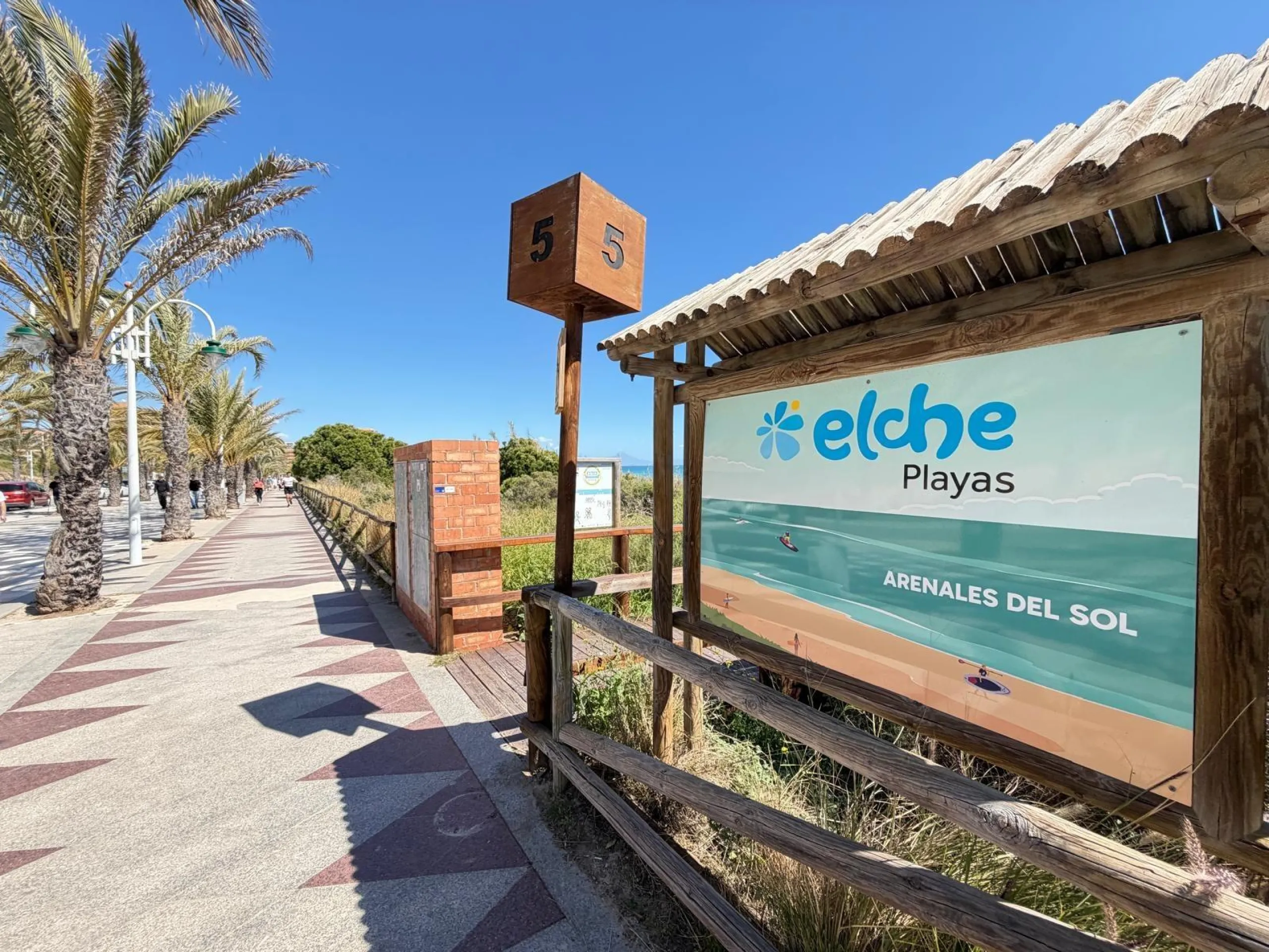 ADOSADO CON VISTAS PANORAMICAS AL MAR Y MONTAÑA CON GARAJE EN GRAN ALACANT (SANTA POLA) 3 DORM. 2 BAÑOS. SUPERFICIE 78 M2.