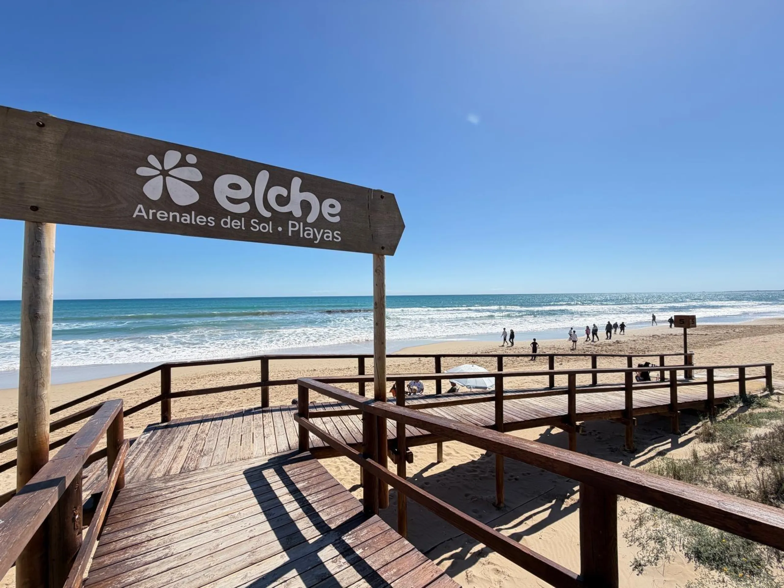 ADOSADO CON VISTAS PANORAMICAS AL MAR Y MONTAÑA CON GARAJE EN GRAN ALACANT (SANTA POLA) 3 DORM. 2 BAÑOS. SUPERFICIE 78 M2.
