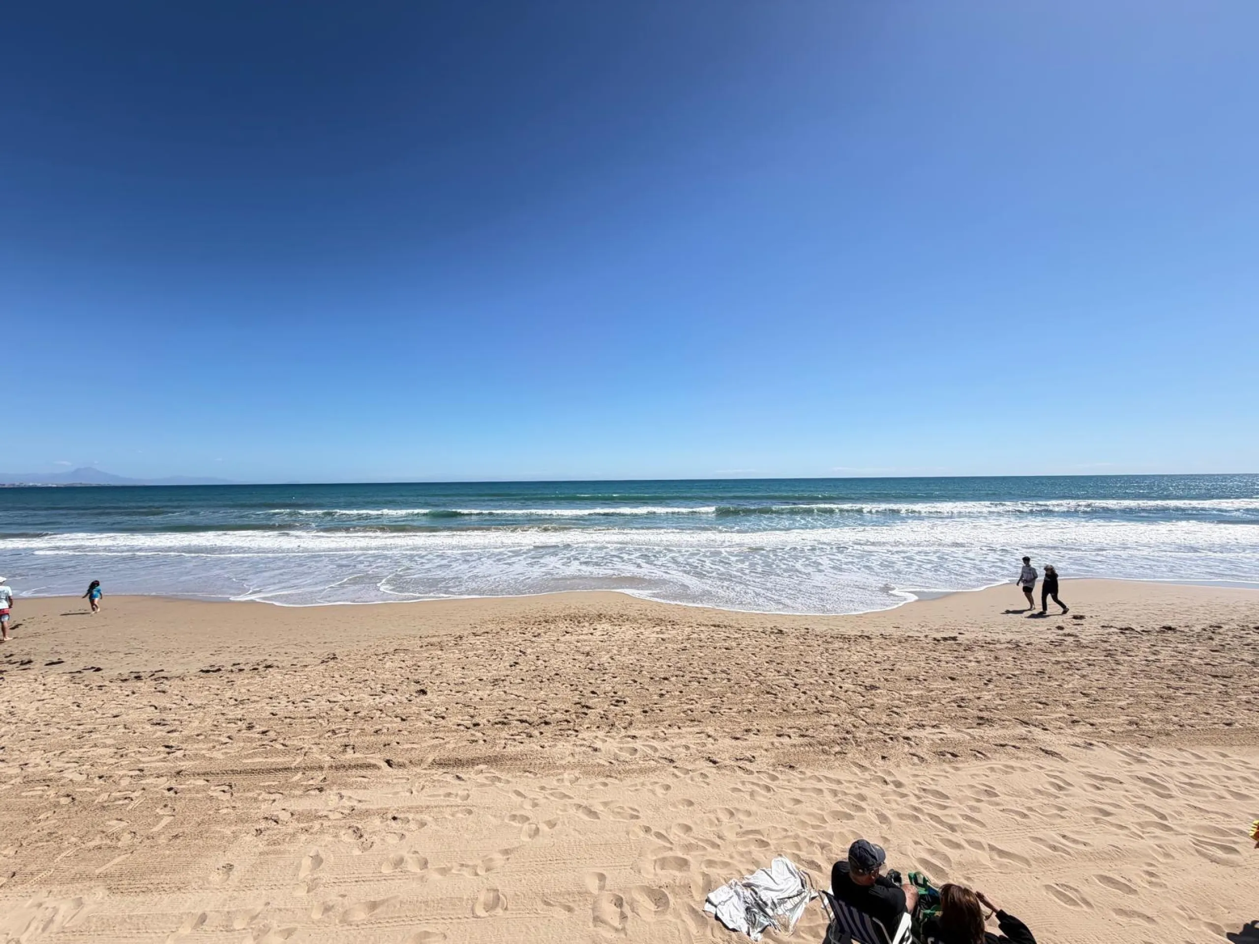 ADOSADO CON VISTAS PANORAMICAS AL MAR Y MONTAÑA CON GARAJE EN GRAN ALACANT (SANTA POLA) 3 DORM. 2 BAÑOS. SUPERFICIE 78 M2.