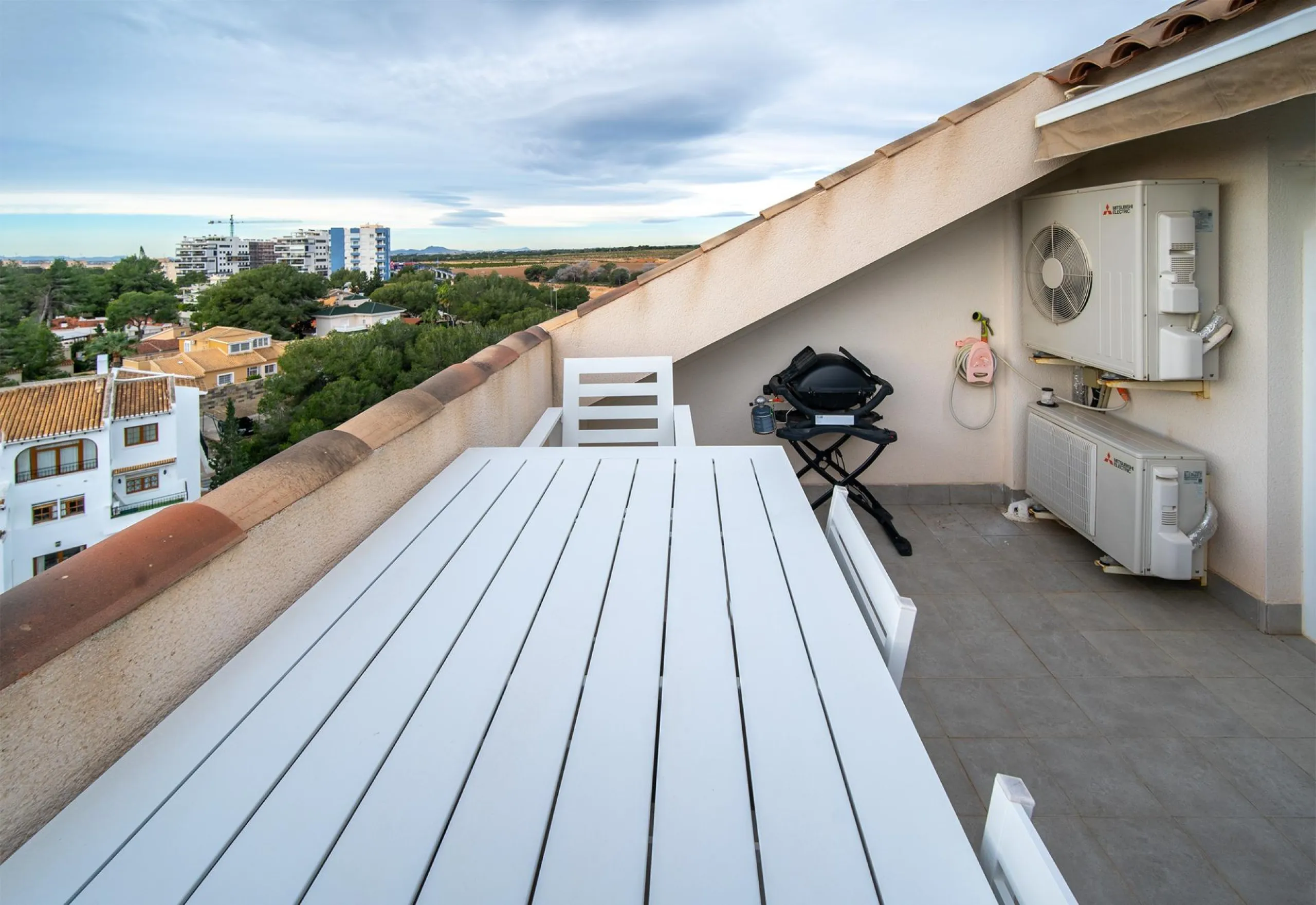 Modern two-storey penthouse in Dehesa de Campoamor: Your new home awaits!