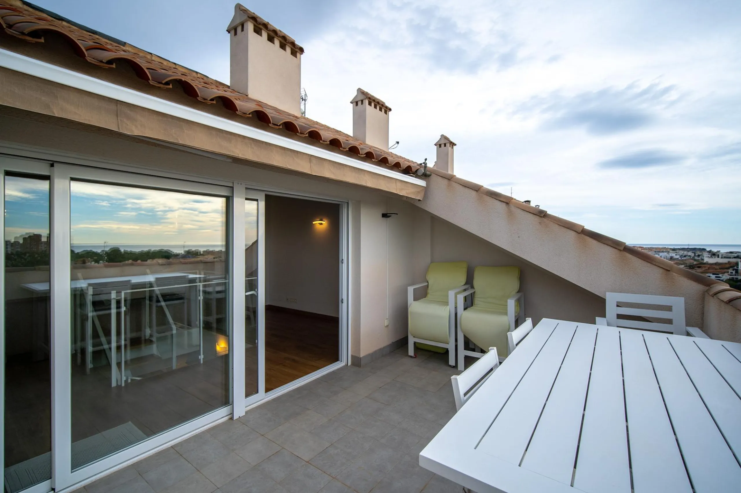 Modern two-storey penthouse in Dehesa de Campoamor: Your new home awaits!