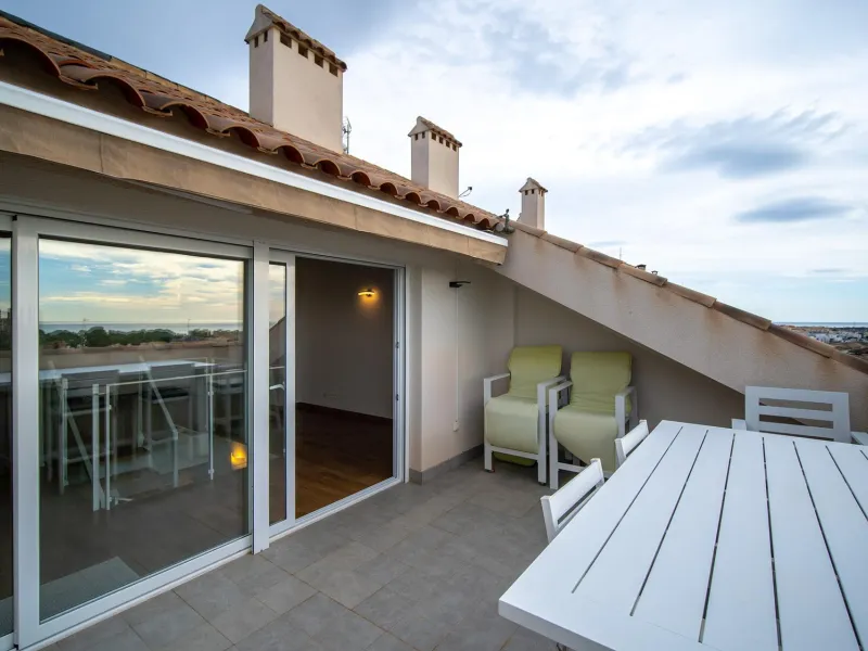 Modern two-storey penthouse in Dehesa de Campoamor: Your new home awaits!